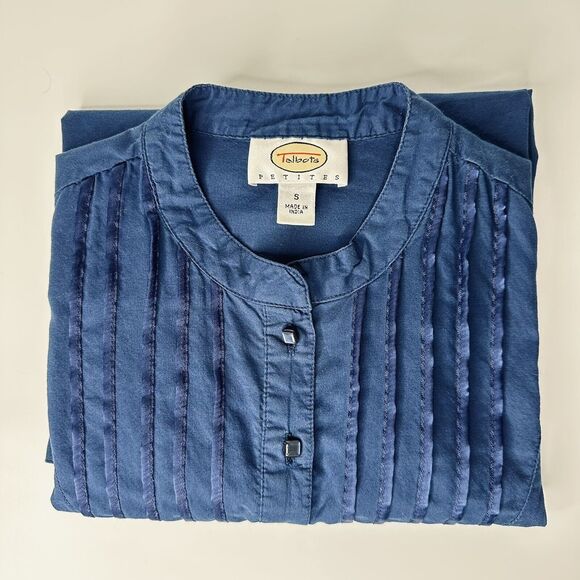 Talbots Blue Pin Tuck Blouse Petite Sz S Button Up Shiny Buttons Mock Neck Women - Picture 12 of 13